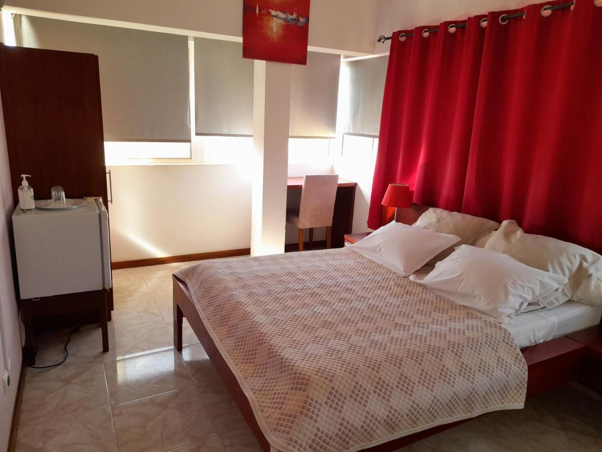 Yria Residencial Bed & Breakfast Porto Novo  Bagian luar foto